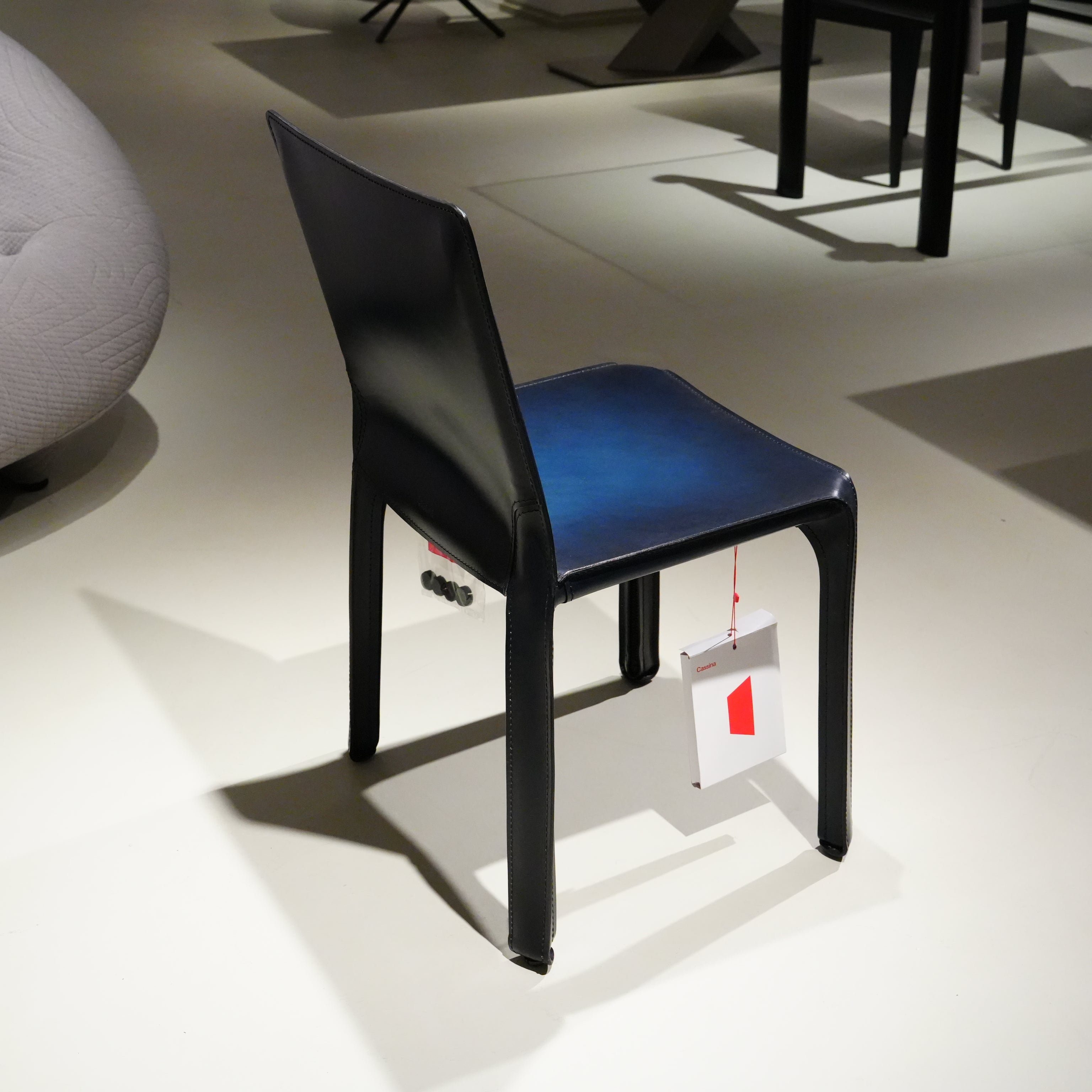 412 CAB Stuhl Leder Blau