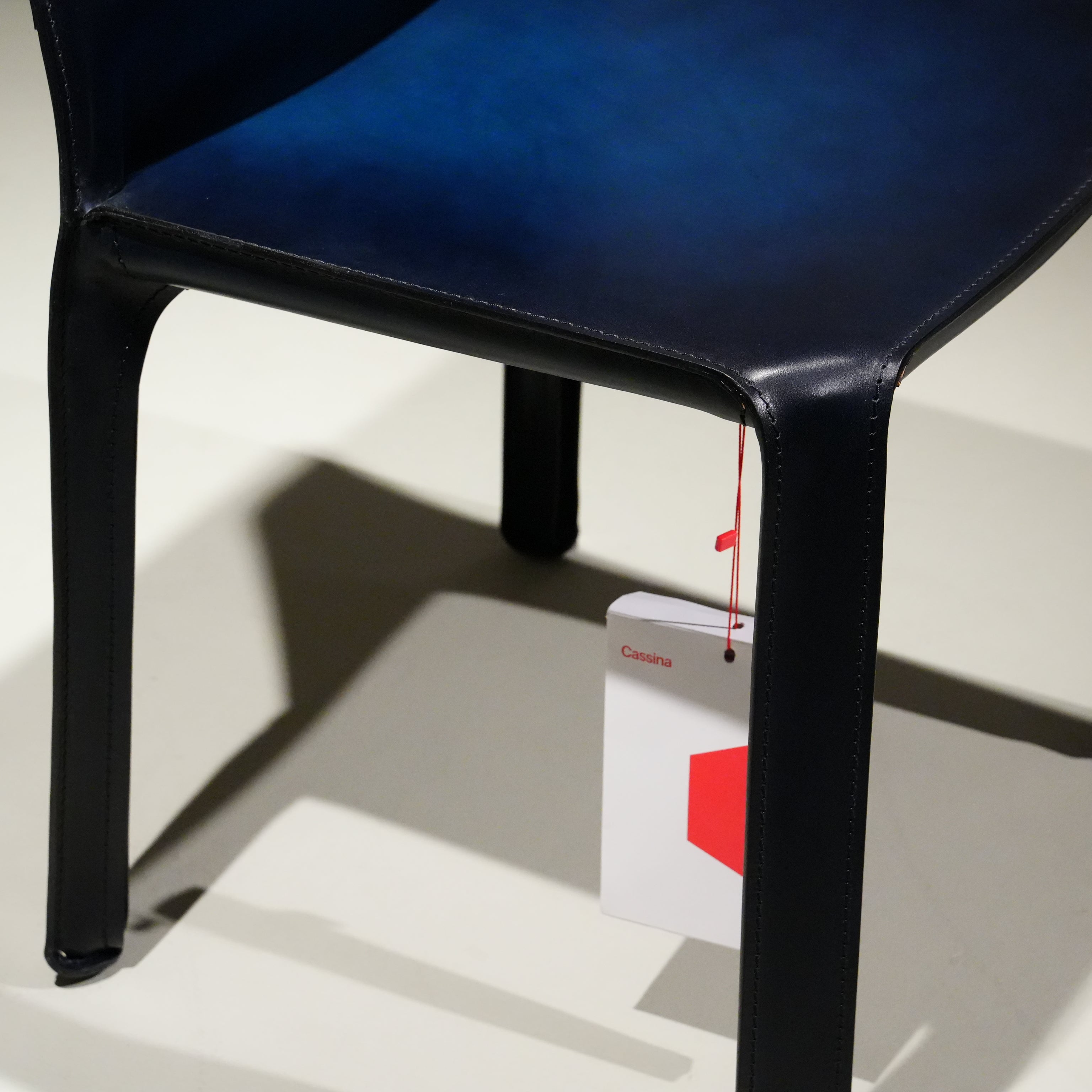 412 CAB Stuhl Leder Blau