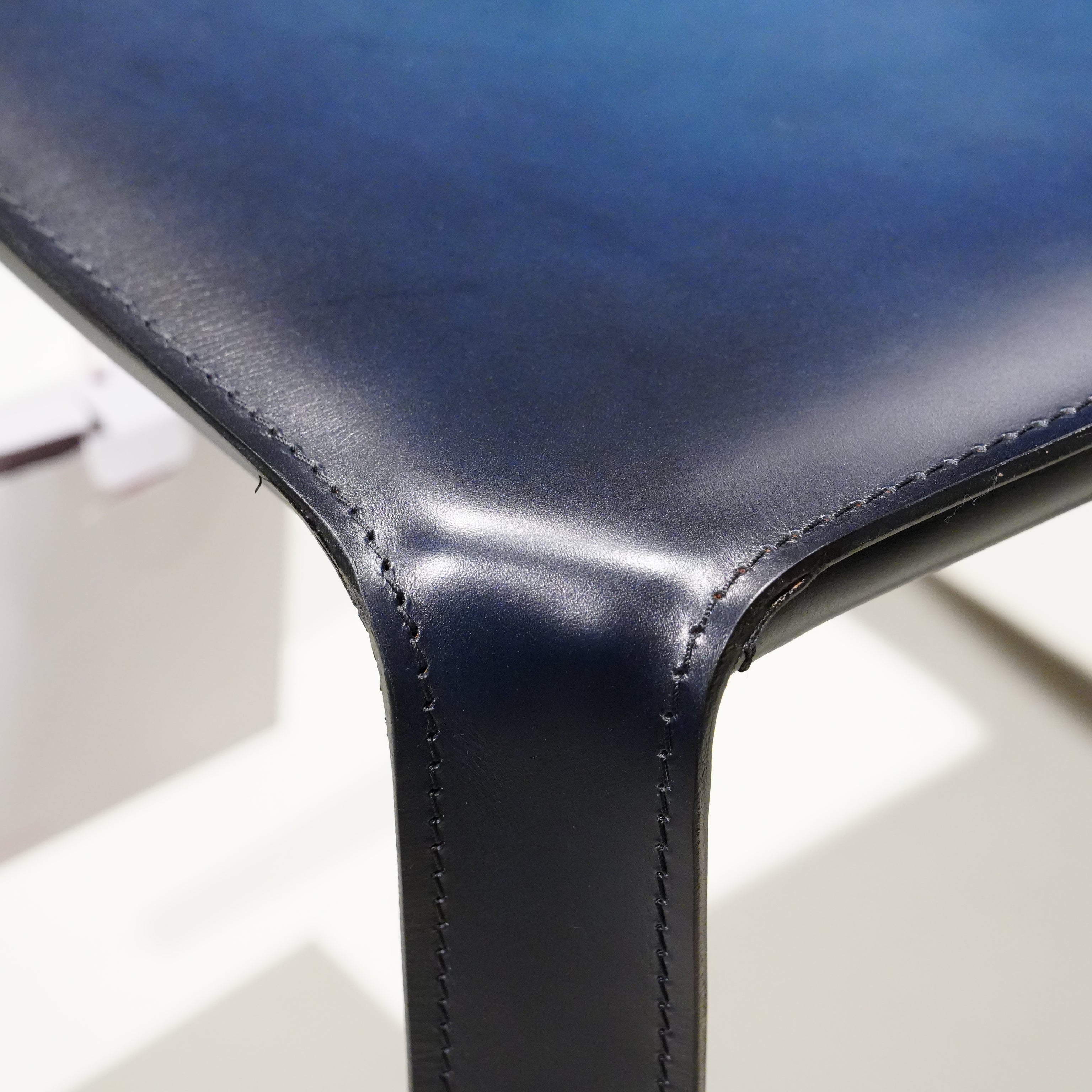 412 CAB Stuhl Leder Blau