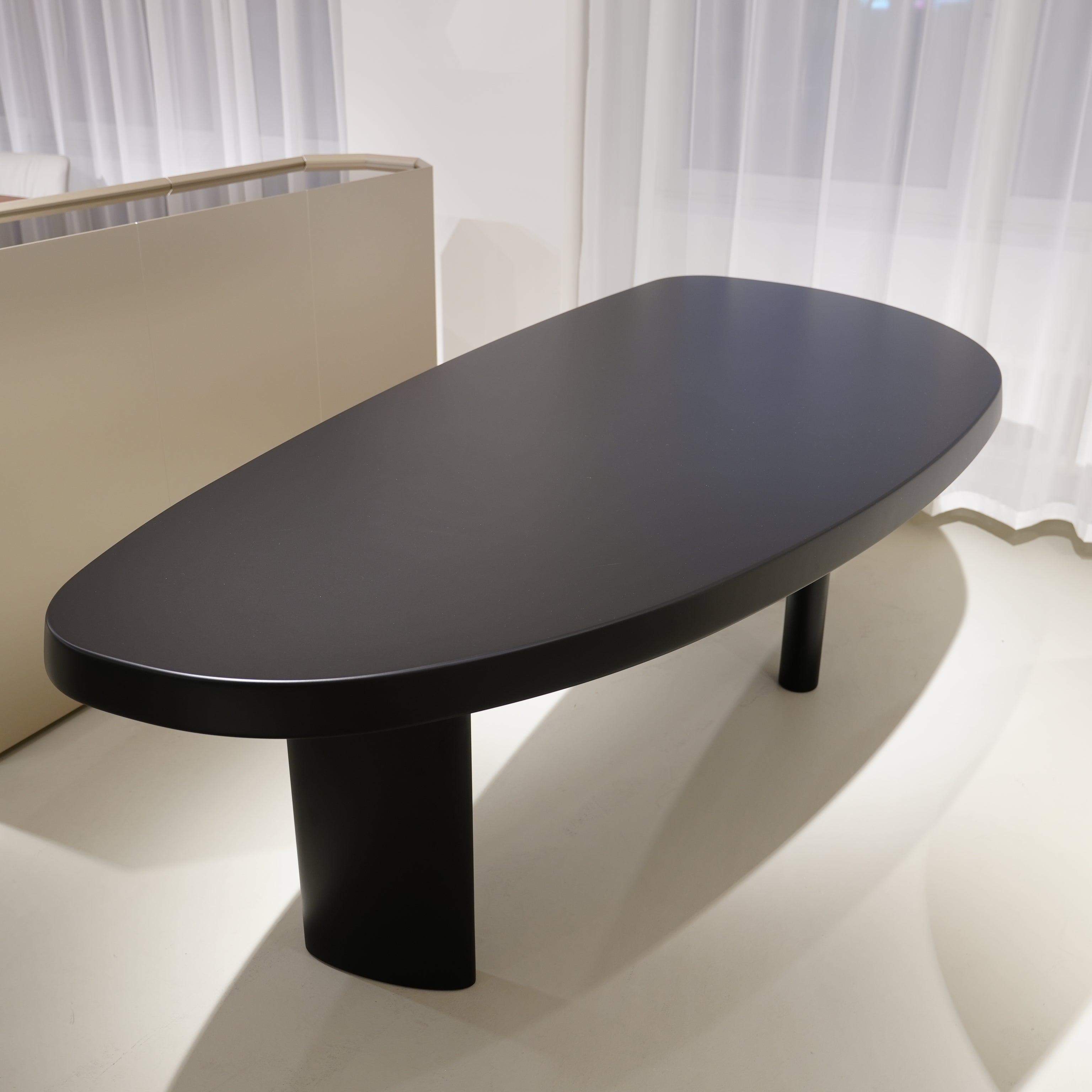 525 TABLE EN FORME LIBRE