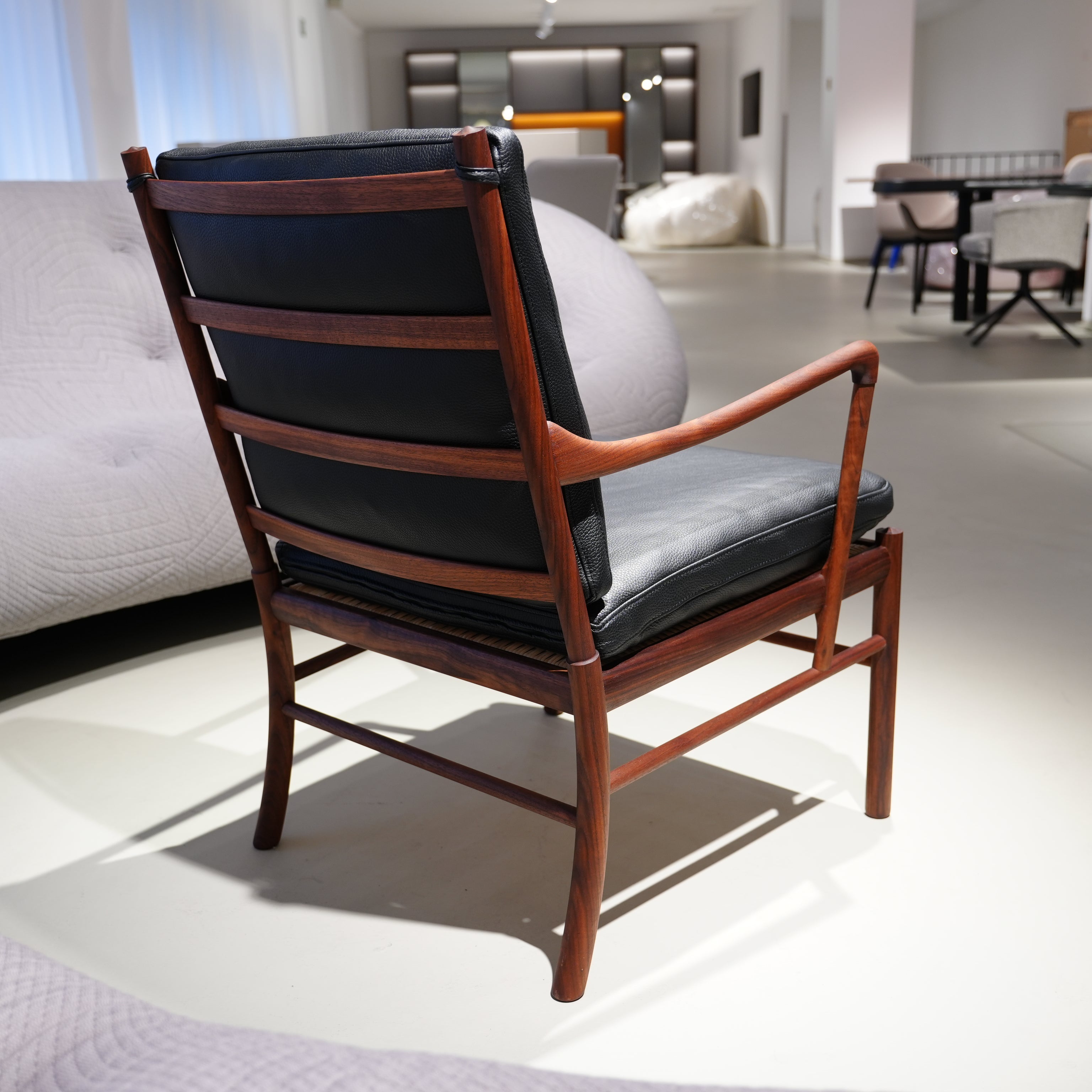 OW149 Colonial Chair