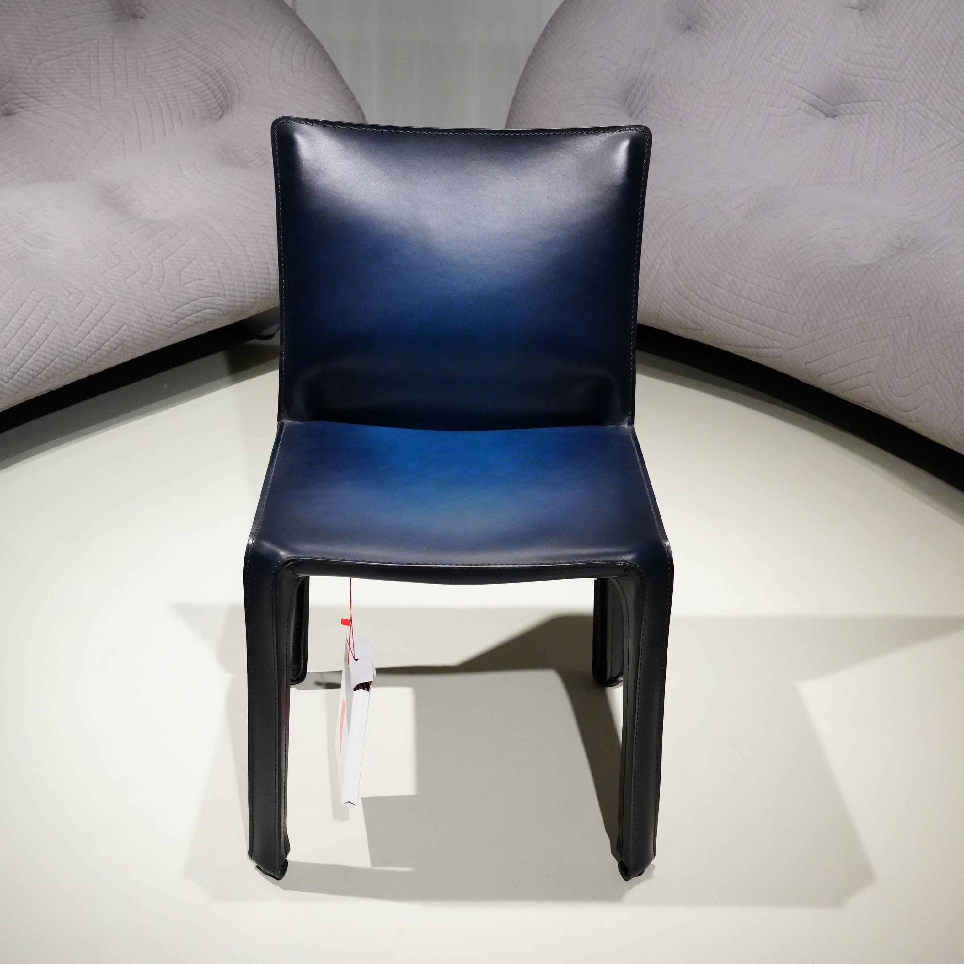 412 CAB Stuhl Leder Blau