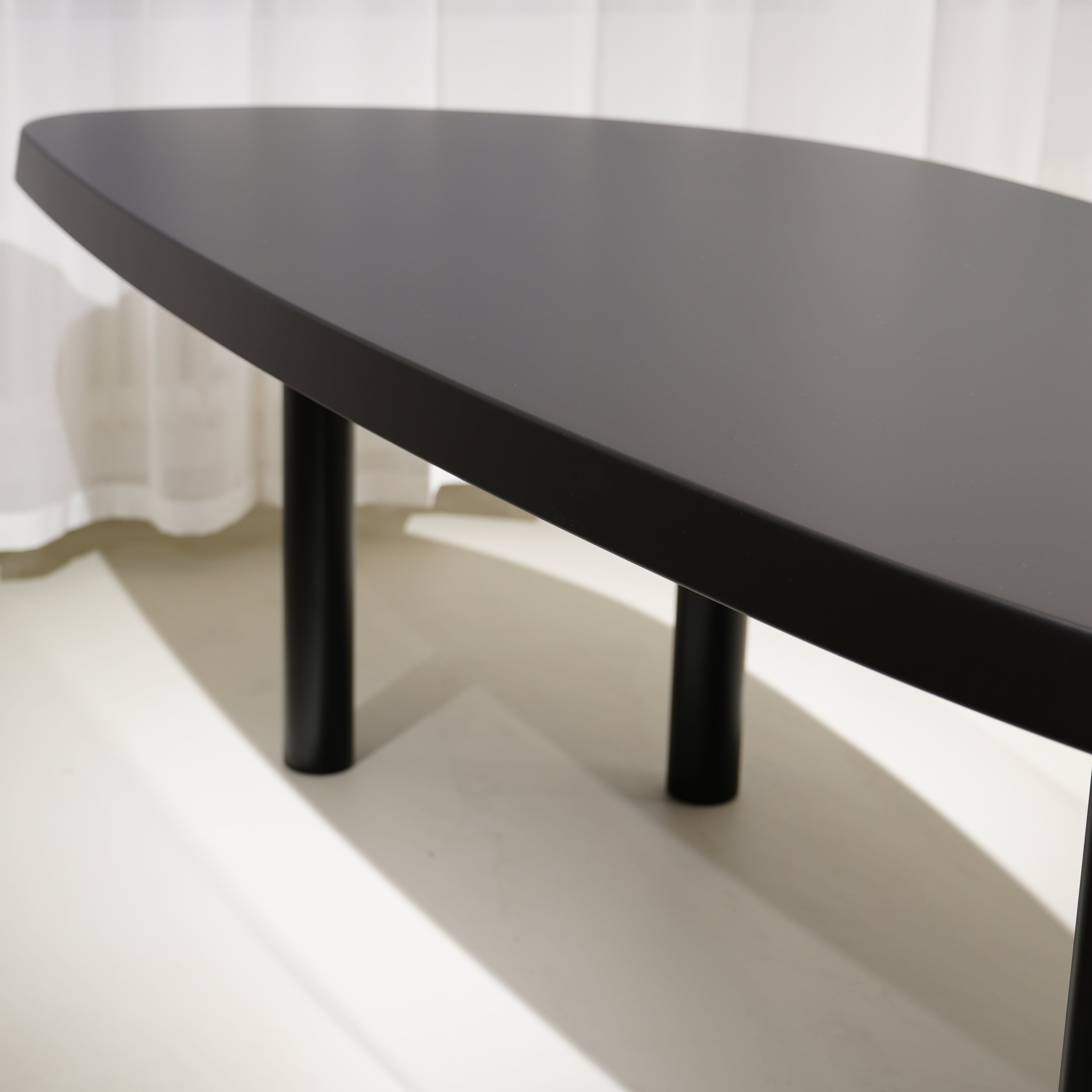 525 TABLE EN FORME LIBRE